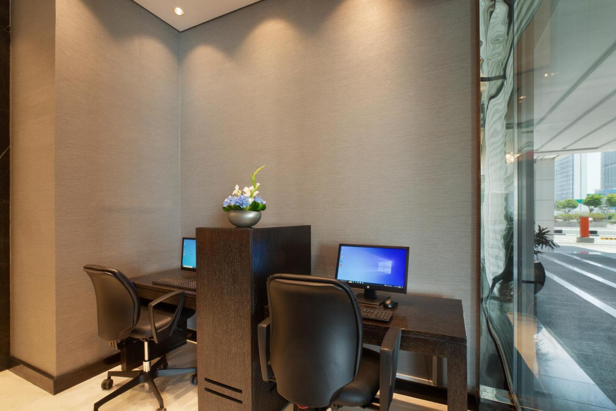 Royal Continental Suites Business Bay Dubai Exterior photo Business Center