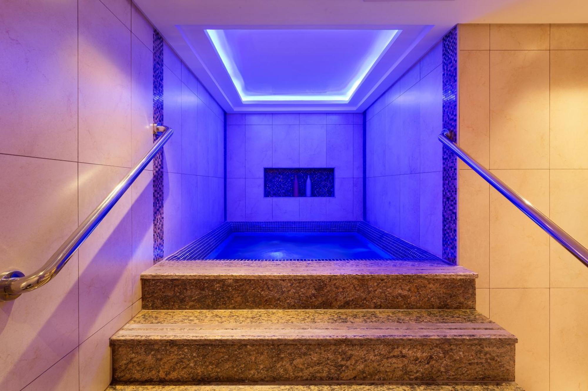 Royal Continental Suites Business Bay Dubai Exterior photo The spa at the InterContinental