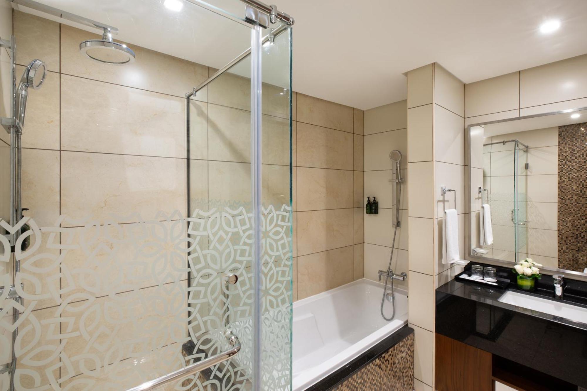 Royal Continental Suites Business Bay Dubai Exterior photo A shower screen