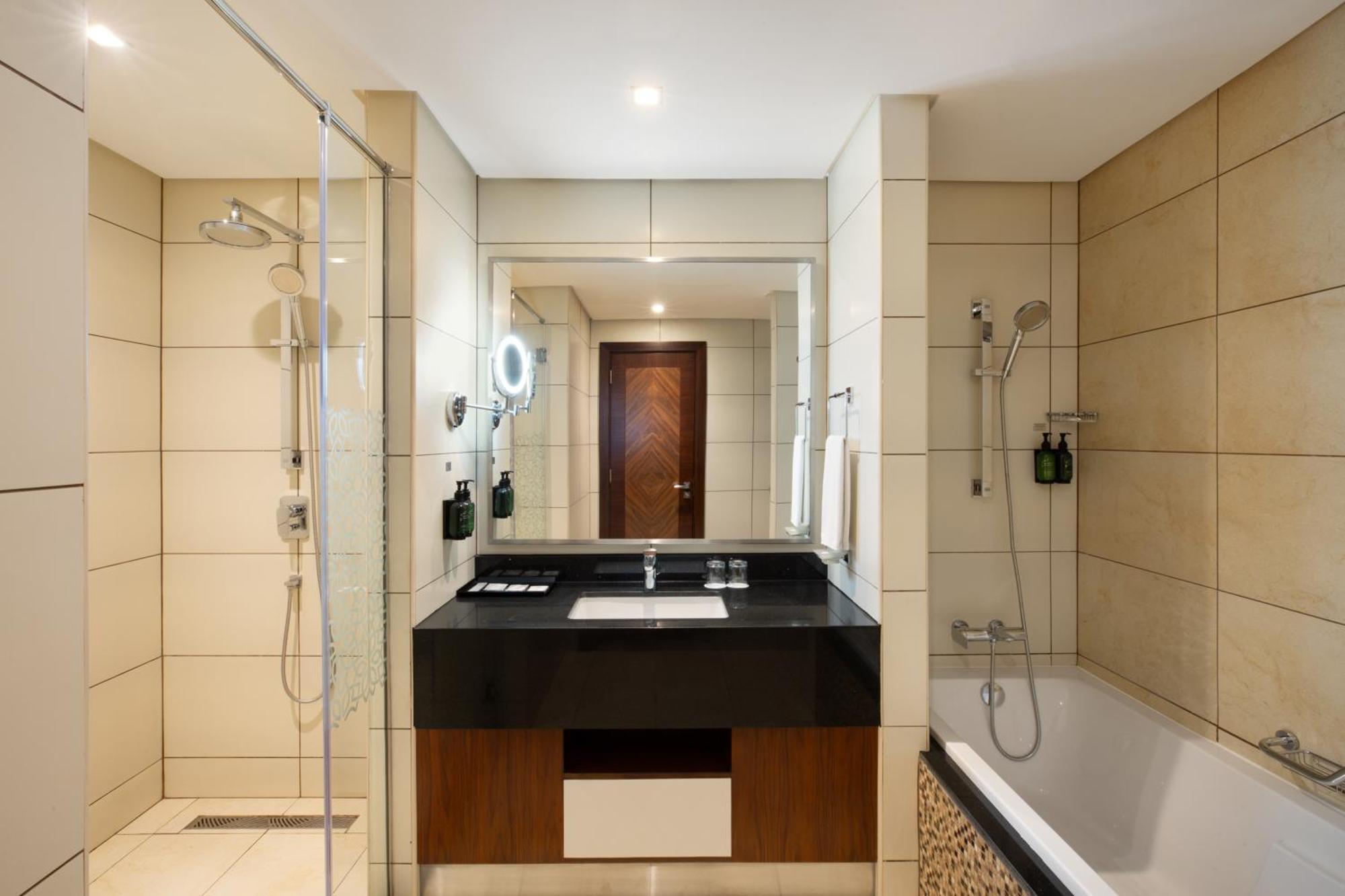 Royal Continental Suites Business Bay Dubai Exterior photo Bathroom