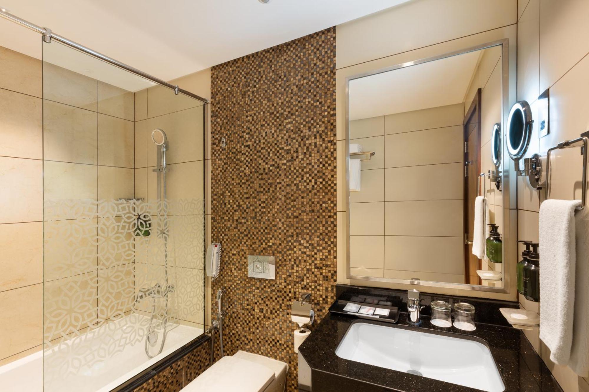 Royal Continental Suites Business Bay Dubai Exterior photo Bathroom