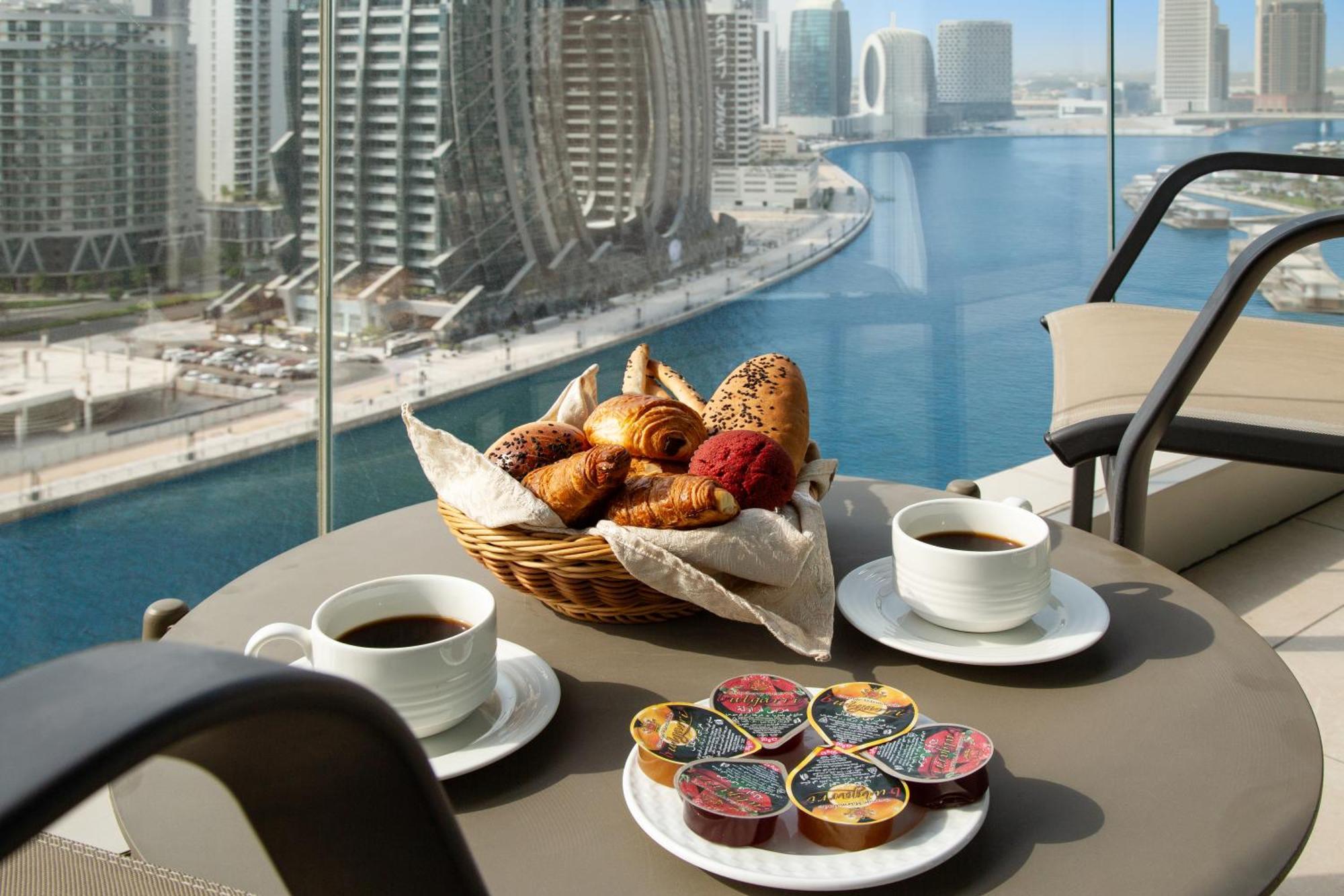 Royal Continental Suites Business Bay Dubai Exterior photo Breakfast at Jumeirah Creekside