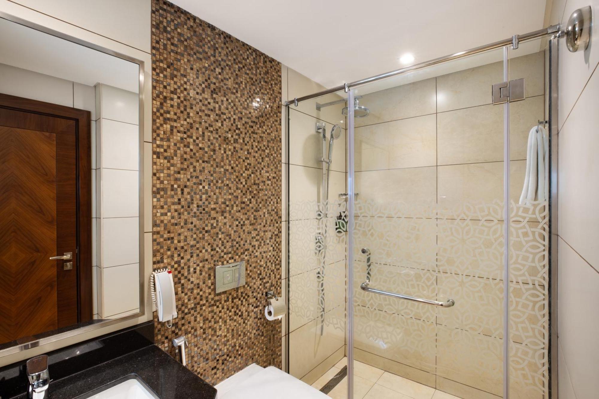 Royal Continental Suites Business Bay Dubai Exterior photo A shower enclosure