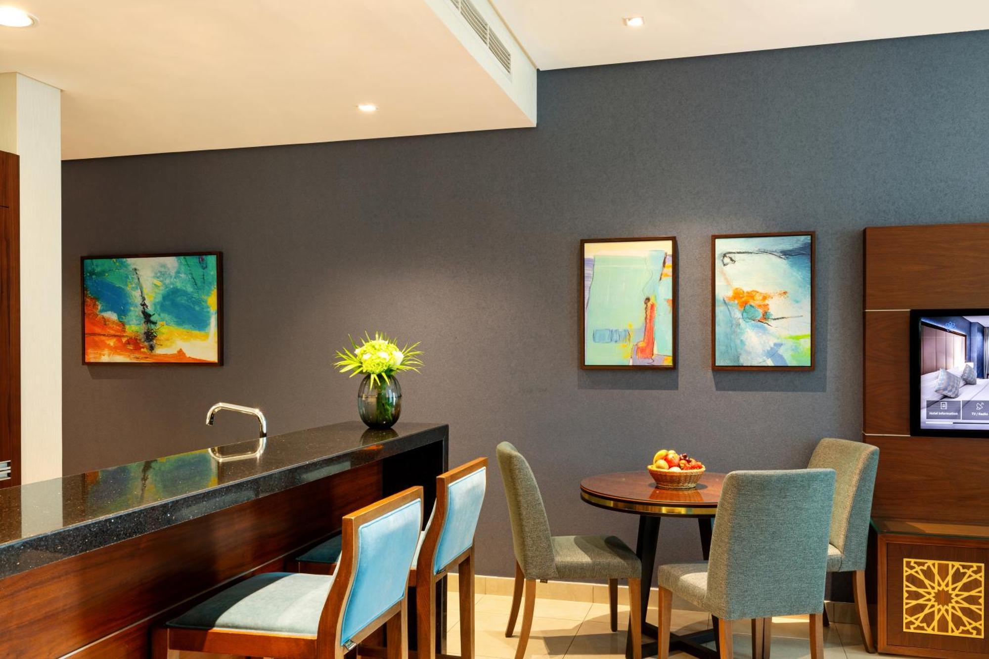 Royal Continental Suites Business Bay Dubai Exterior photo A suite at the Ritz-Carlton, DIFC